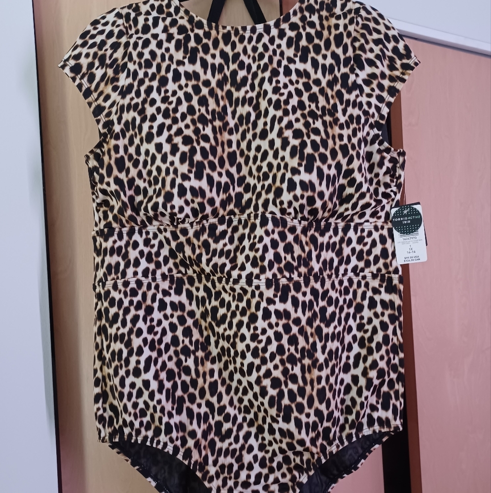 NWT Torrid size 1 cheetah print swimsuit